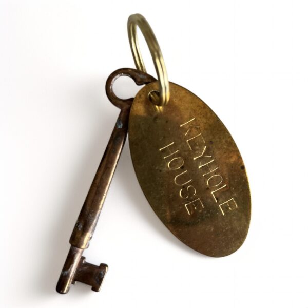 KEYHOLE HOUSE KEYCHAIN